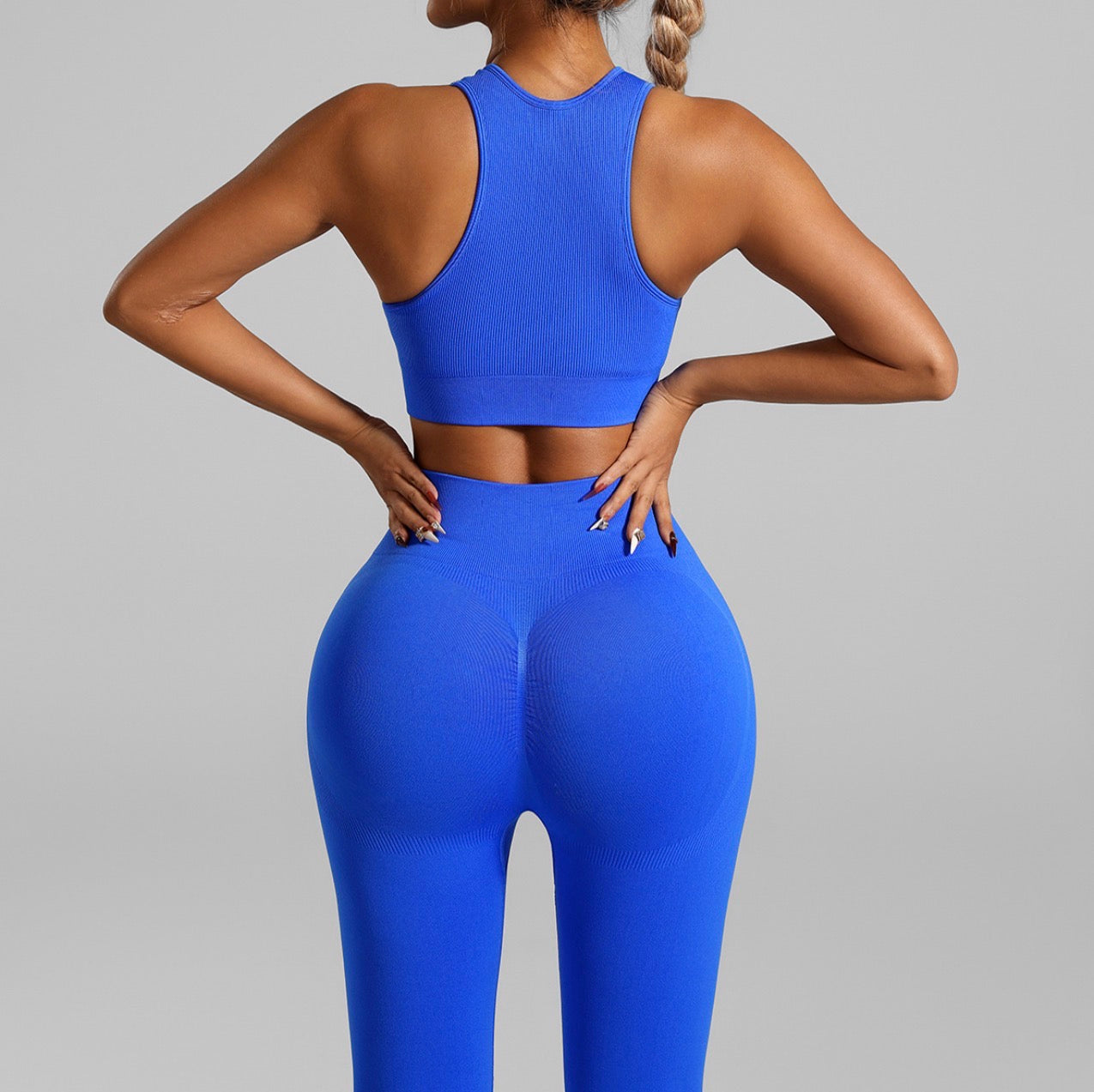 Tight-Fitting Seamless Set