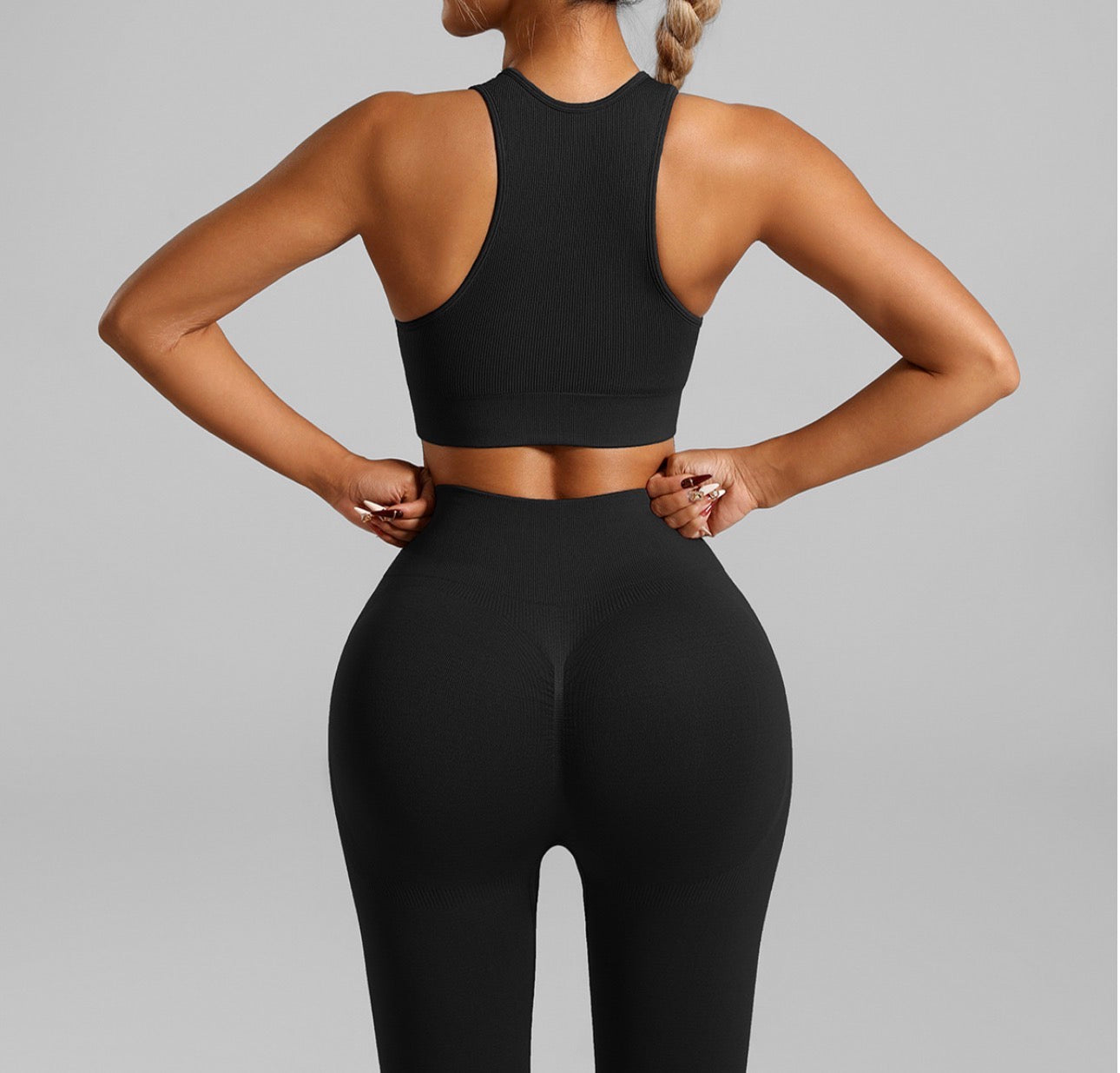 Tight-Fitting Seamless Set