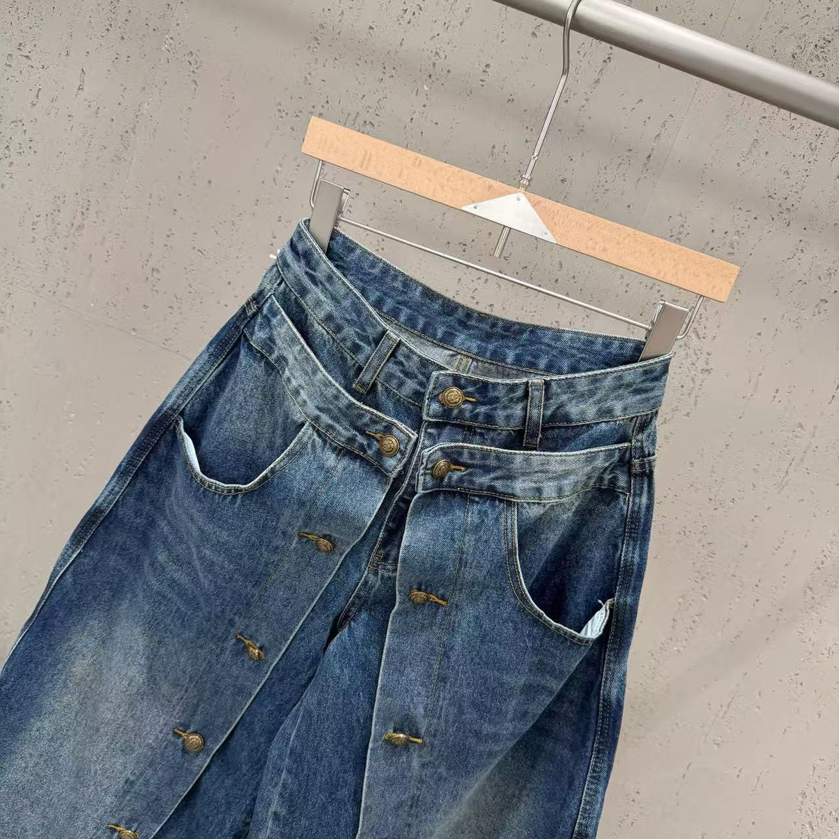 Marlowe Buttoned Barrel Jeans