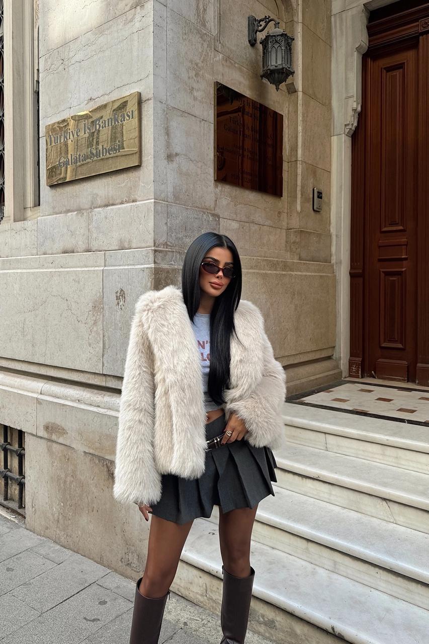 Kira Short Fur