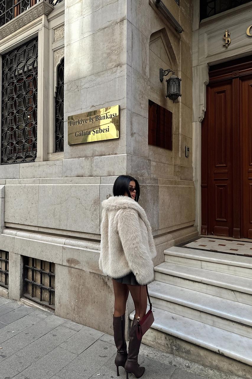 Kira Short Fur