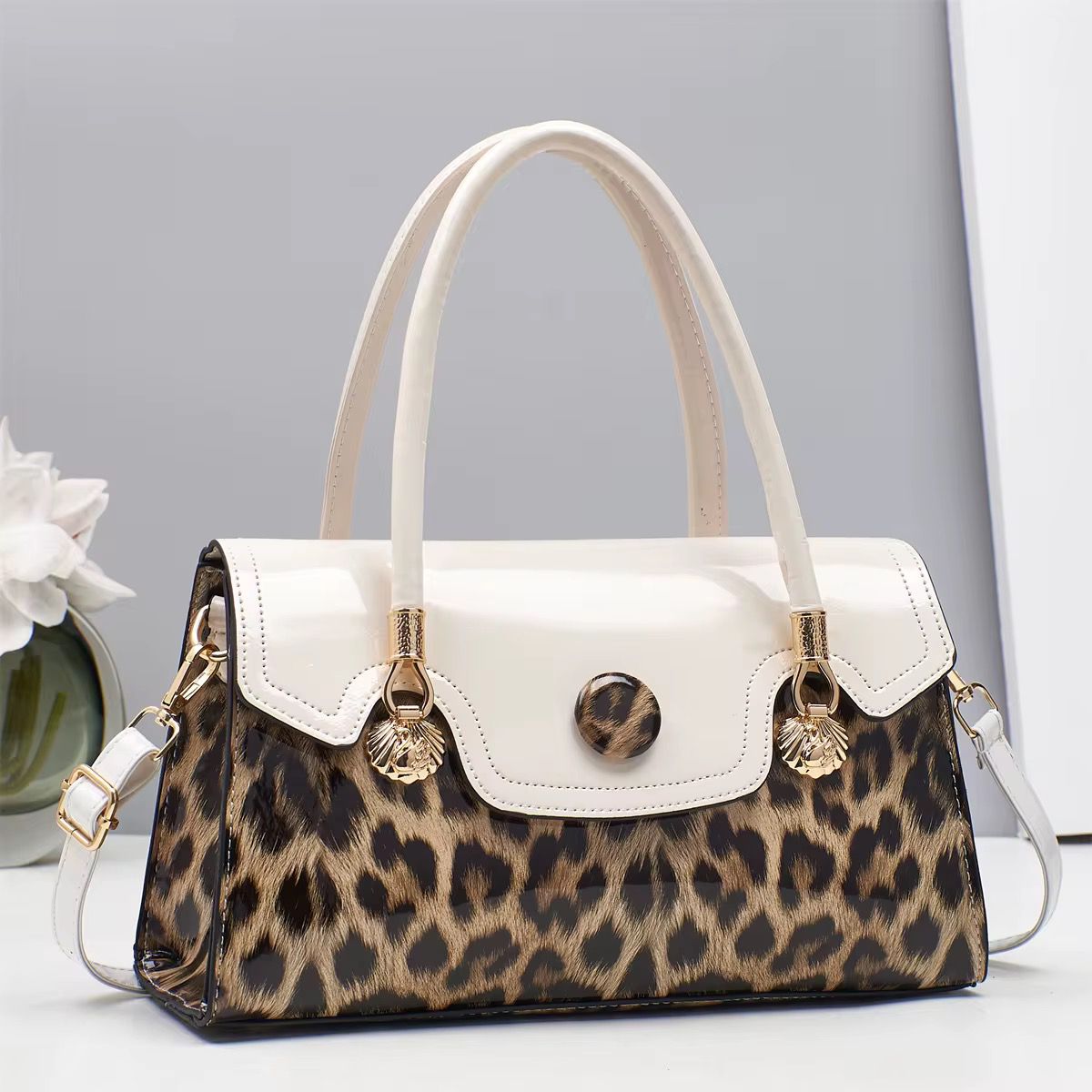 leo bag