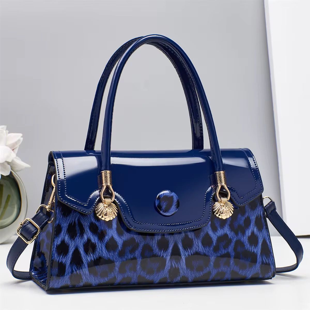 leo bag