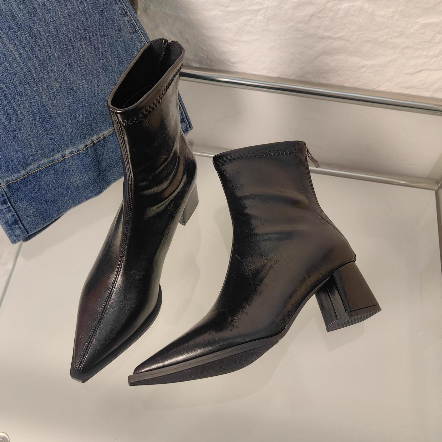 pointed-toe block-heel ankle boots
