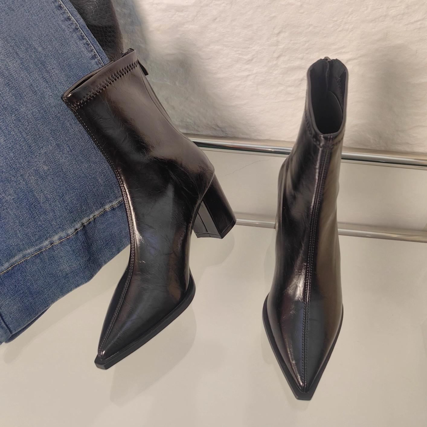 pointed-toe block-heel ankle boots