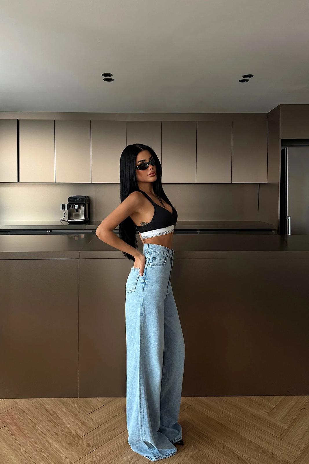 Straight Jeans