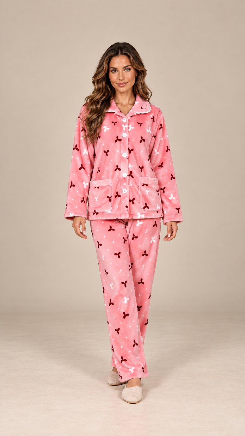 Eloise Fleece Pajama Set — Clover Print model front