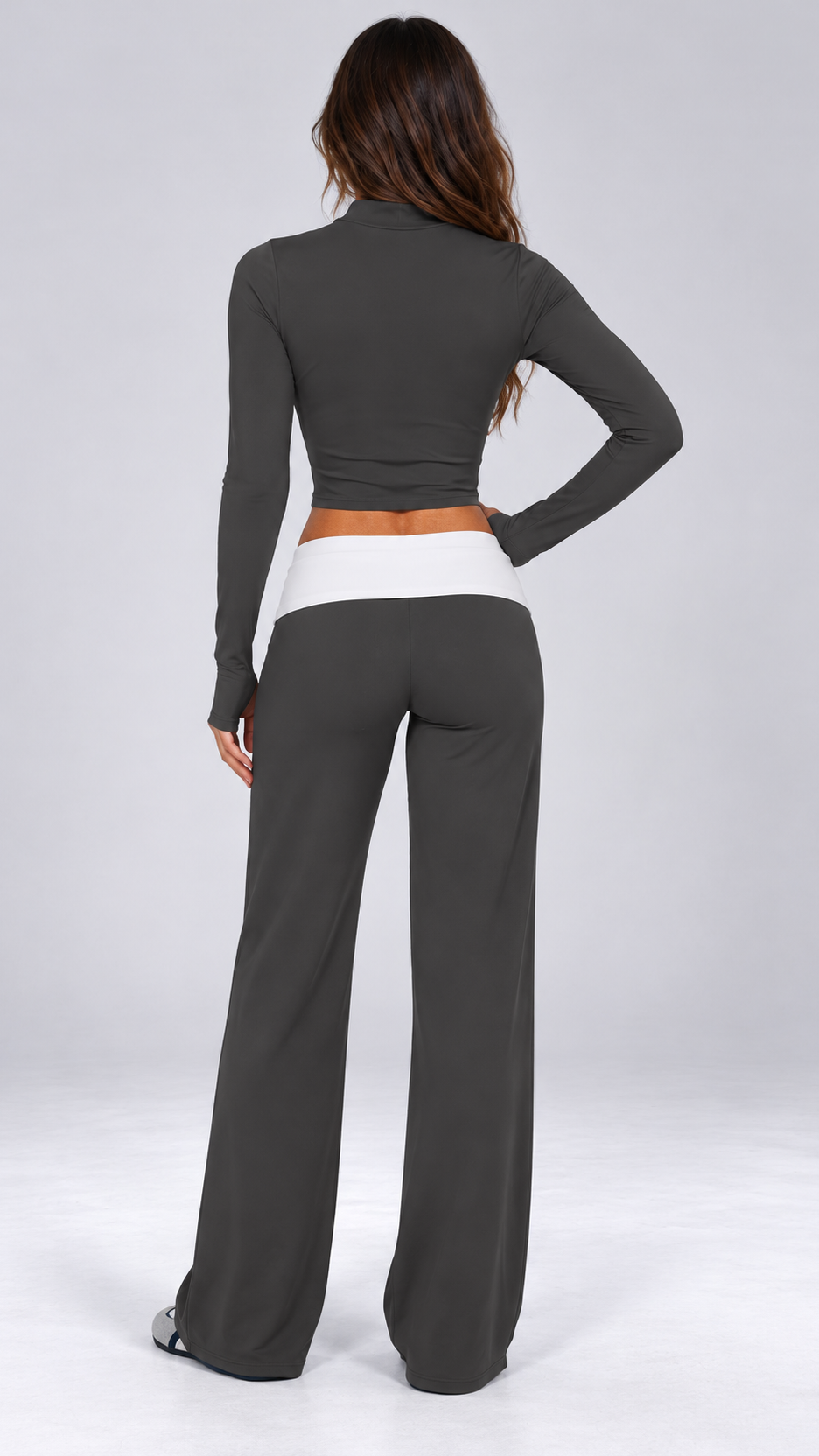 Odessa Colorblock Yoga Set — Inkstone Gray model back