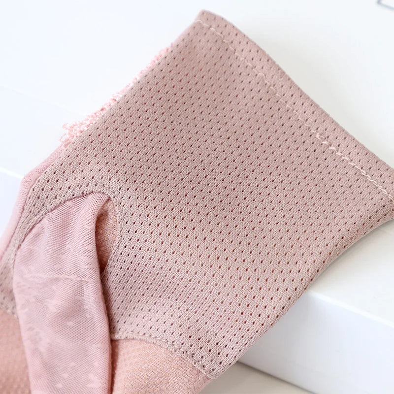 Ladies Lace Pattern Gloves