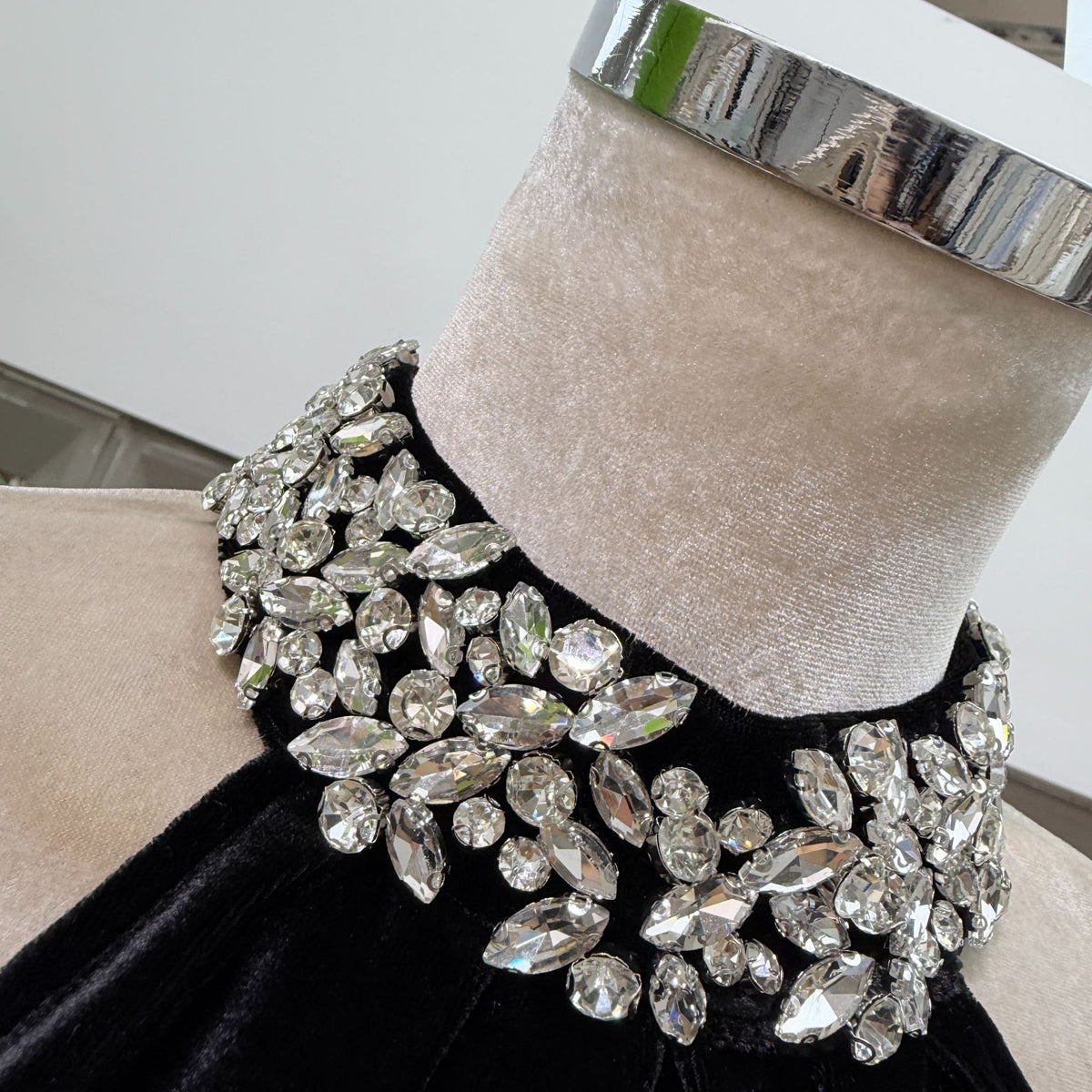 Noemi Crystal-Collar Mini