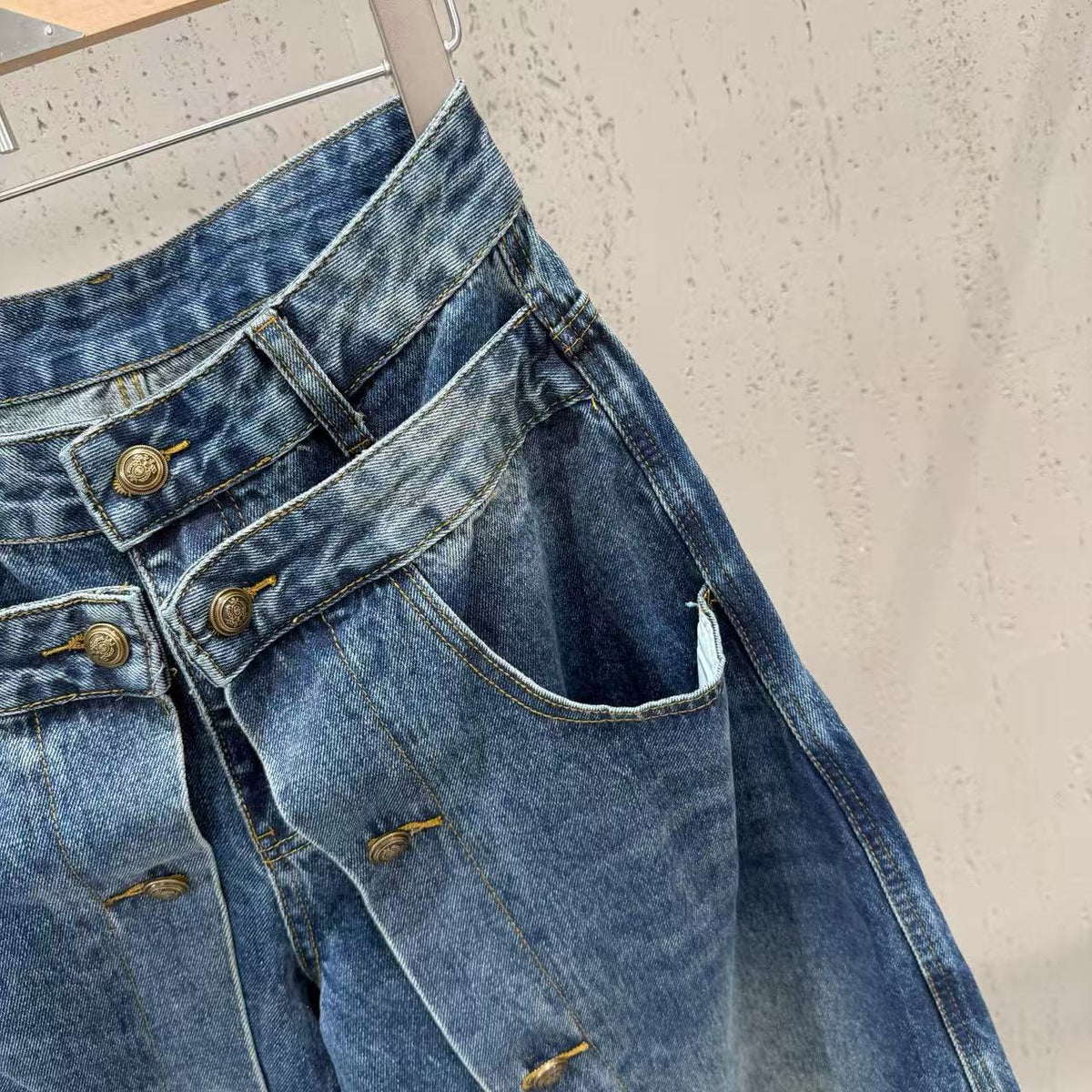 Marlowe Buttoned Barrel Jeans