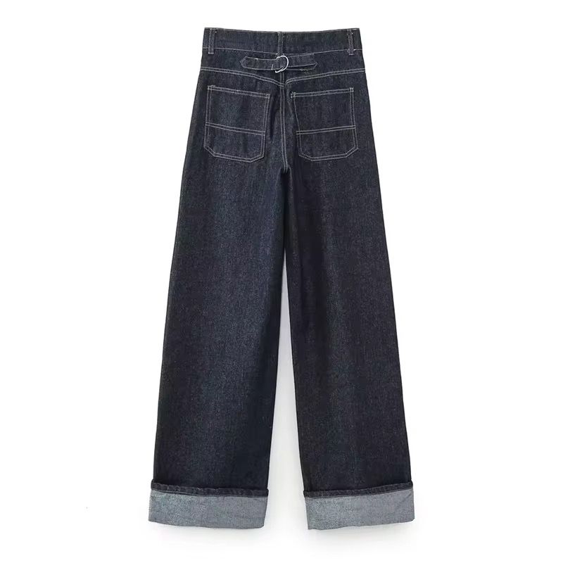 Loose jeans