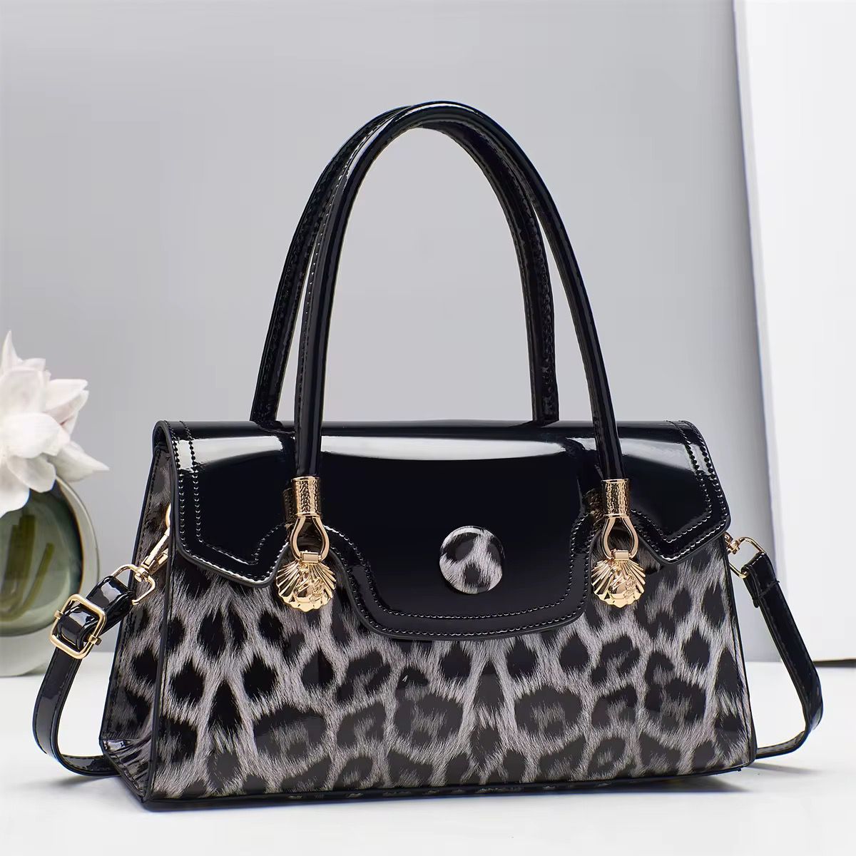 leo bag