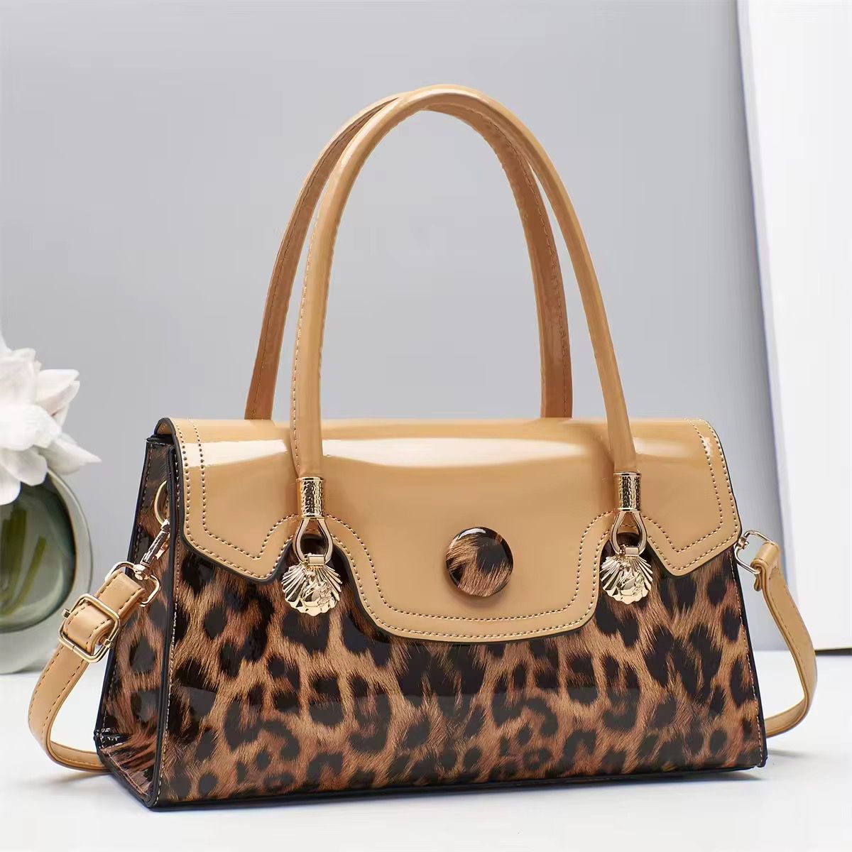 leo bag