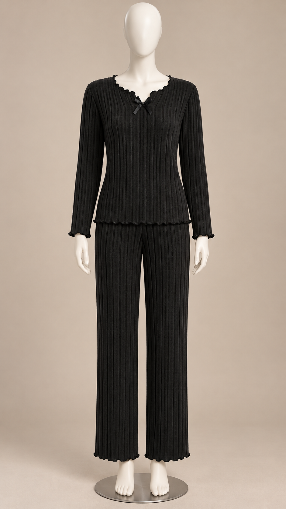 Fernanda Lettuce-Edge Lounge Set — Black mannequin front