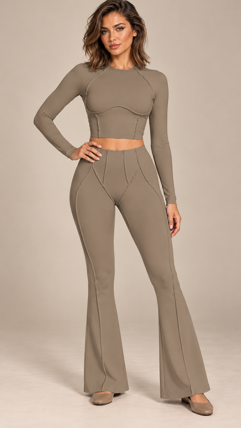 Tindra Seamline Flare Set — khaki model front