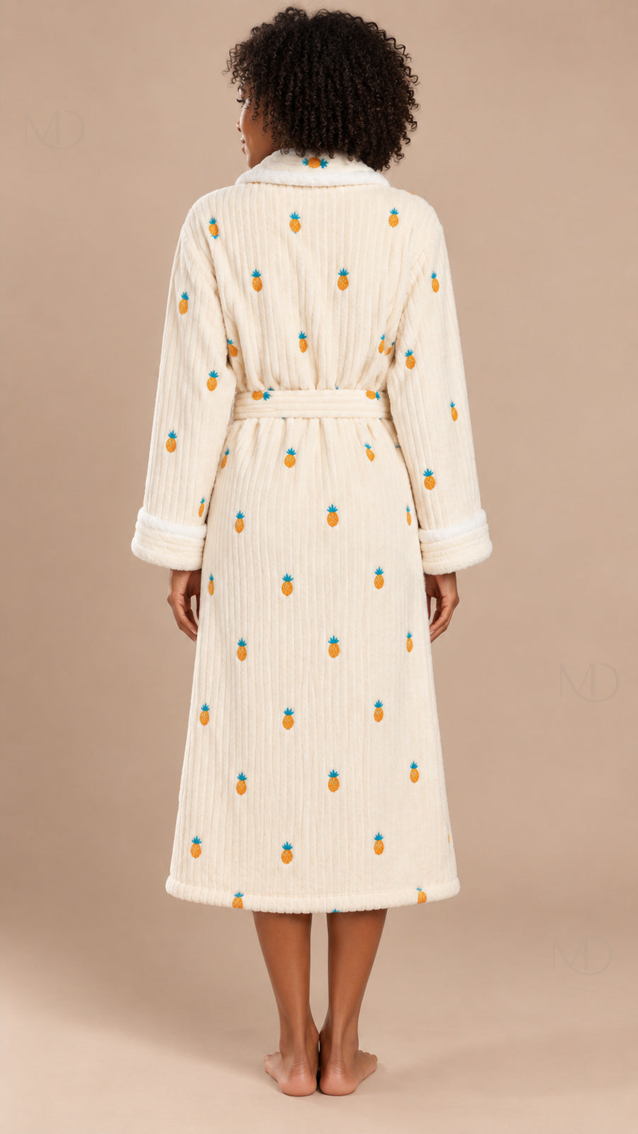 Lumi Flannel Robe beige pineapple print model back