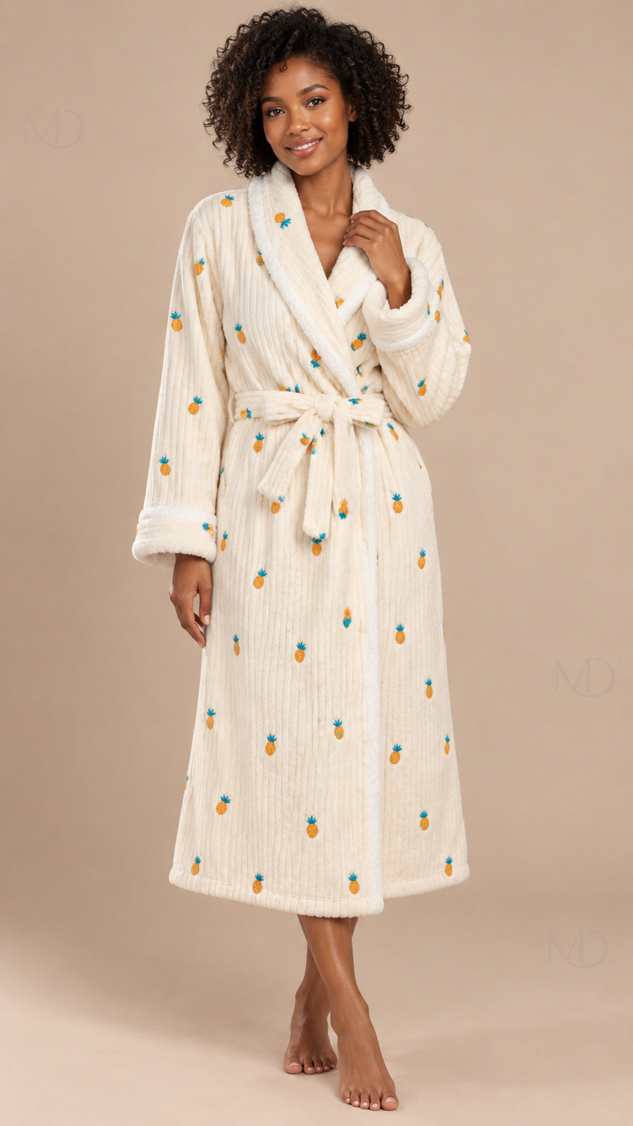 Lumi Flannel Robe beige pineapple print model front