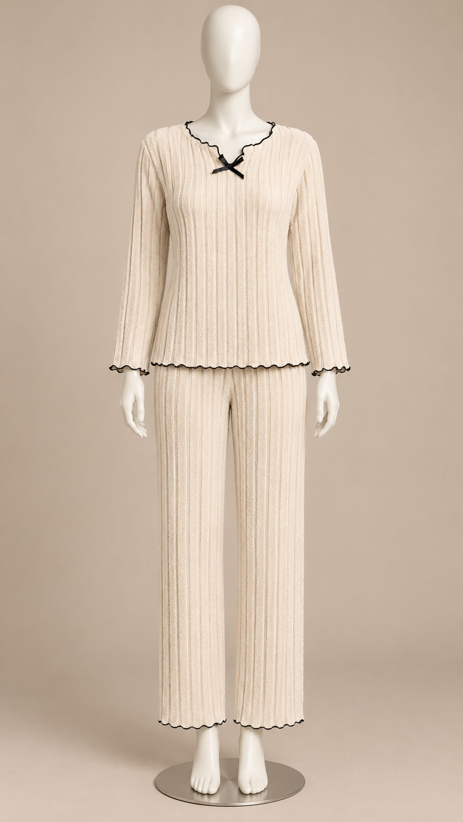 Fernanda Lettuce-Edge Lounge Set — Off-white mannequin front