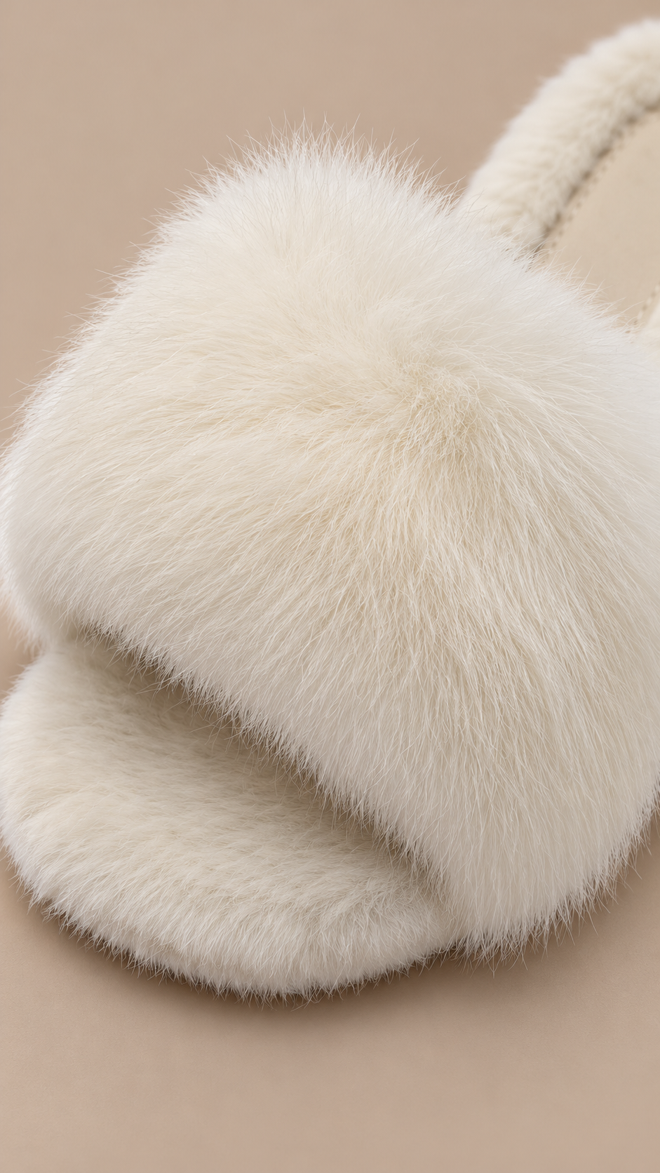 Paloma Rabbit-Fur Slide — Off white shoe detail