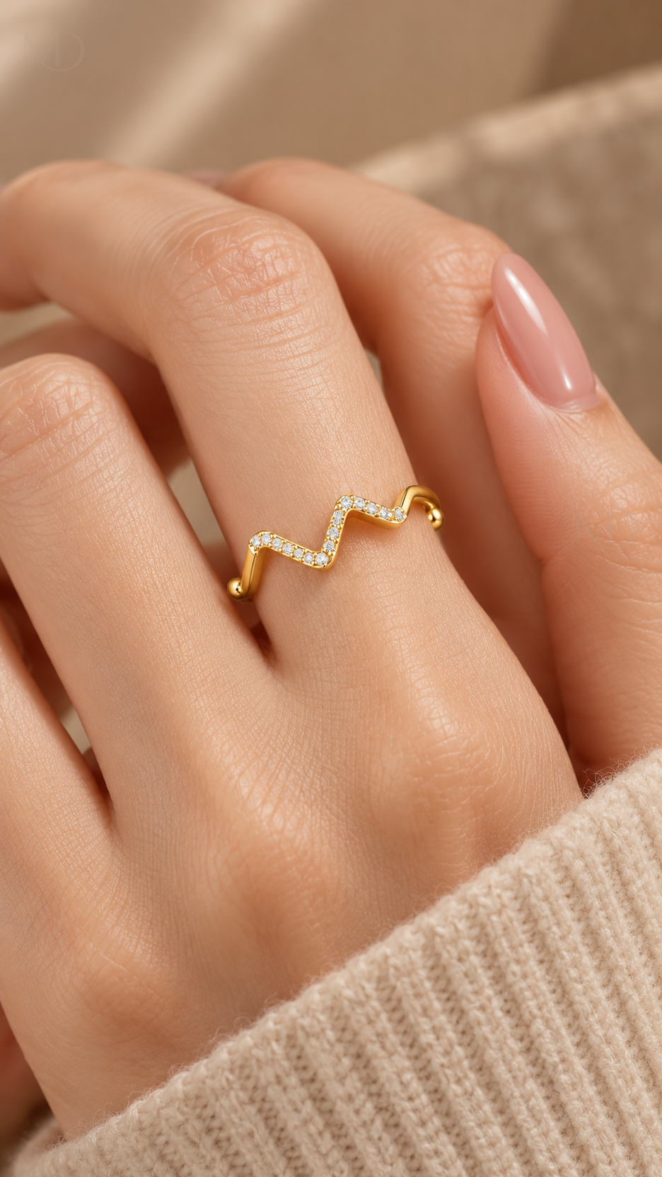 Pulse gold wave ring worn on hand
