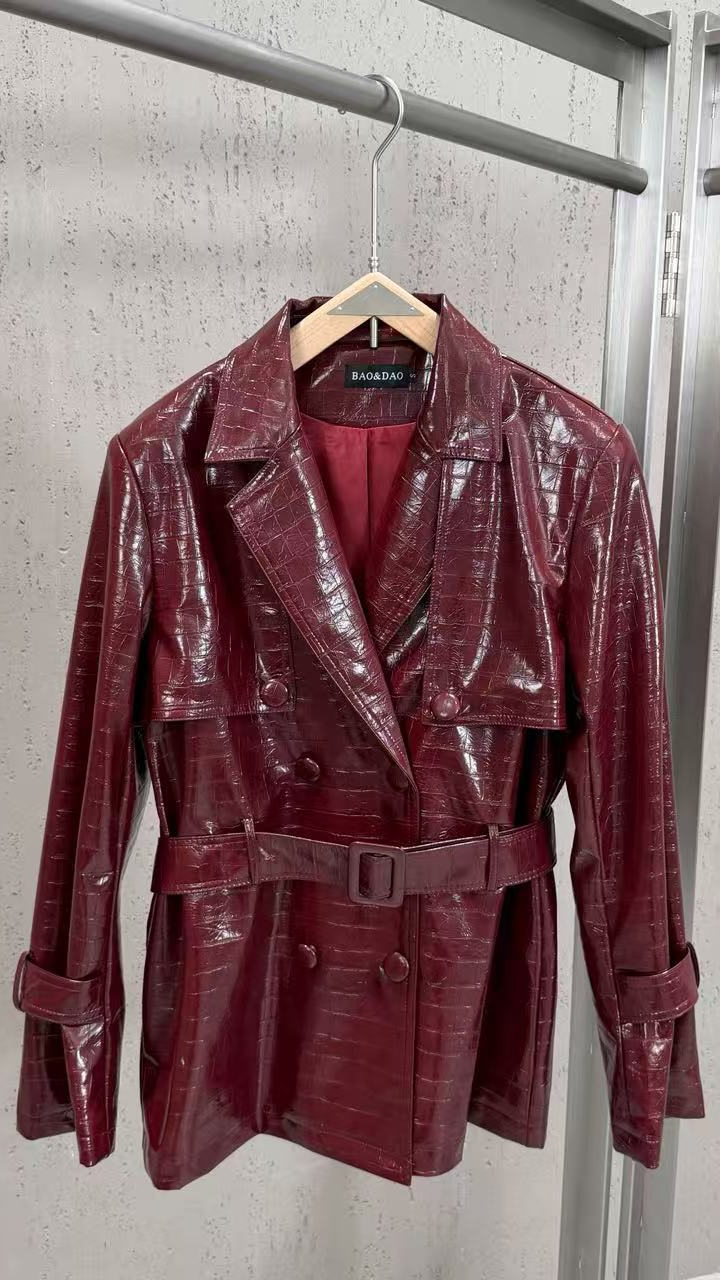 2026 fall/winter cross-border retro "queen bee" style crocodile-embossed glossy pu leather jacket - notched lapel, double-breasted, cinched waist, mid-length coat — 1