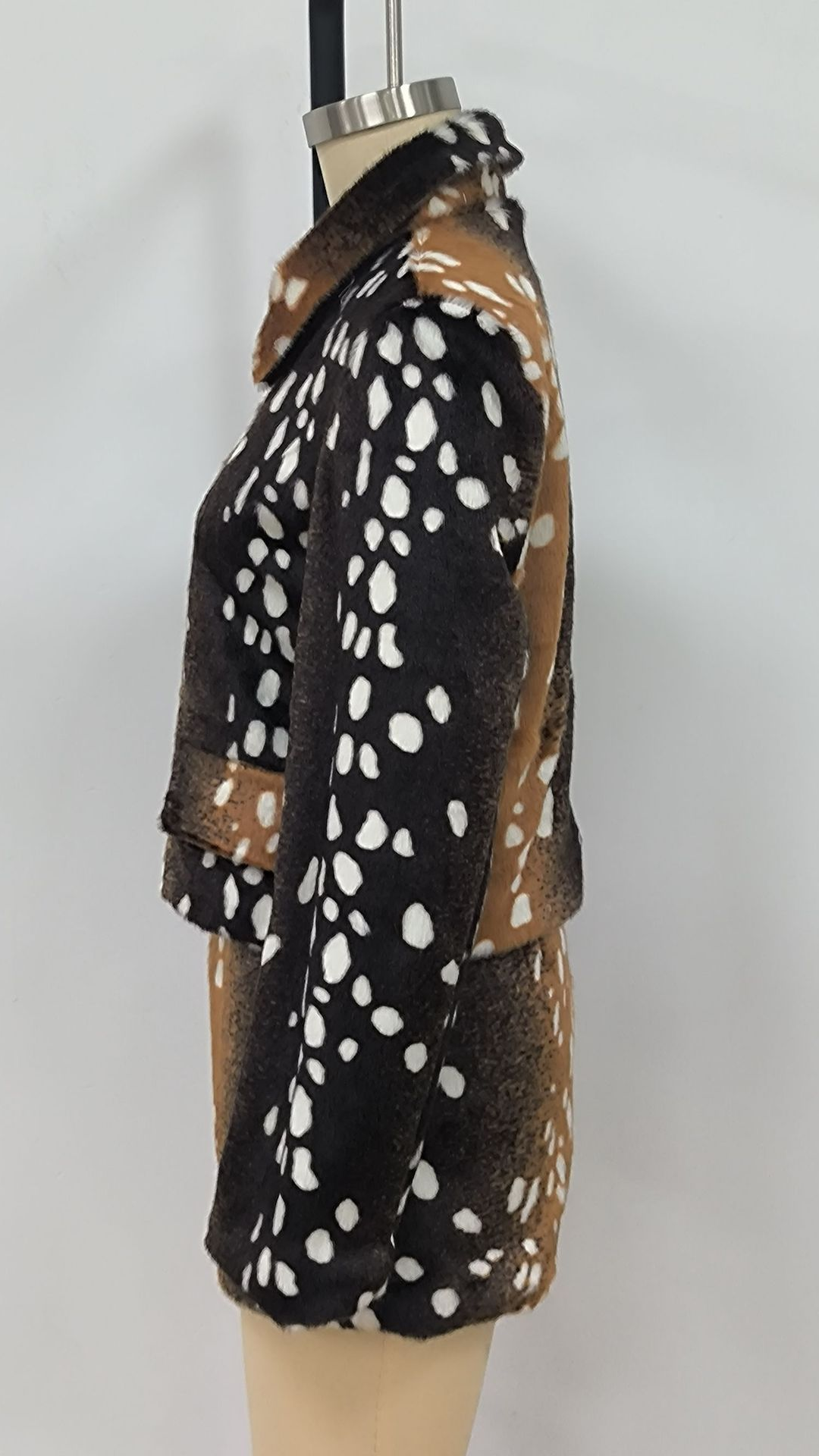 European and American cross-border women's autumn and winter two-piece set: faux fur short jacket with a small deer print + high-waisted shorts, a retro outfit — 8
